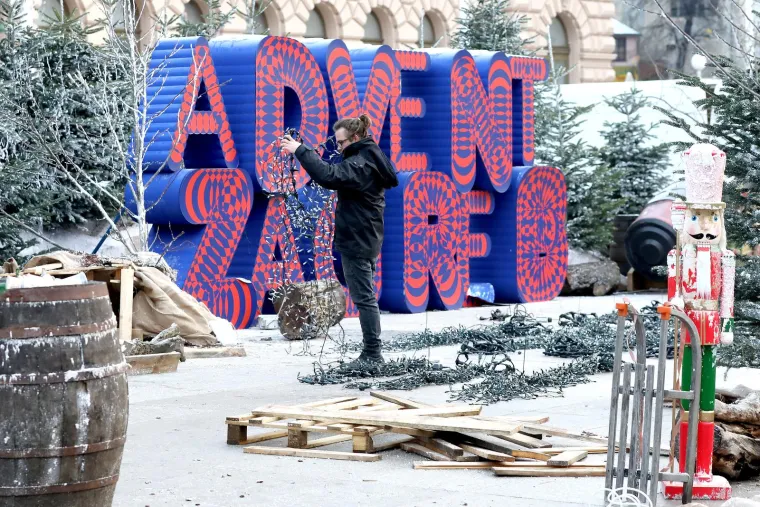 Skidanje ukrasa, Advent