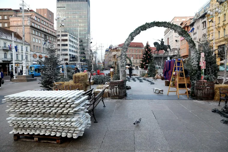 Skidanje ukrasa, Advent