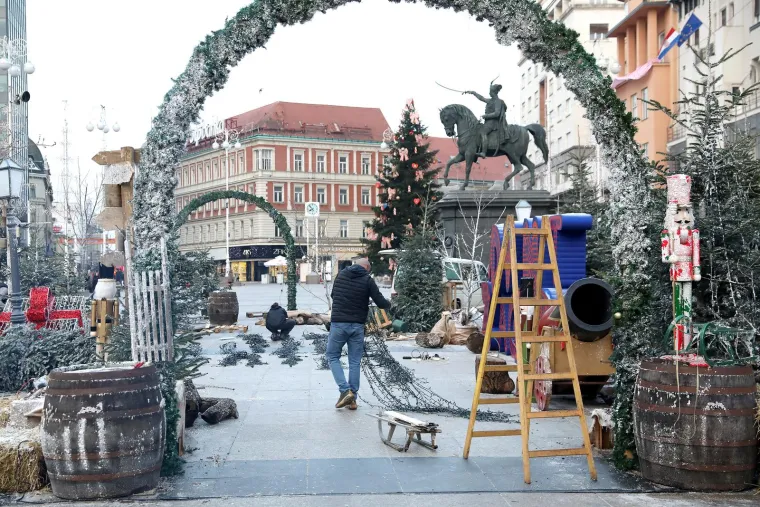 Skidanje ukrasa, Advent