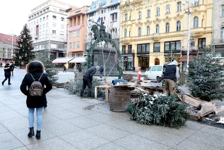 Skidanje ukrasa, Advent