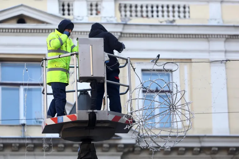 Skidanje ukrasa, Advent