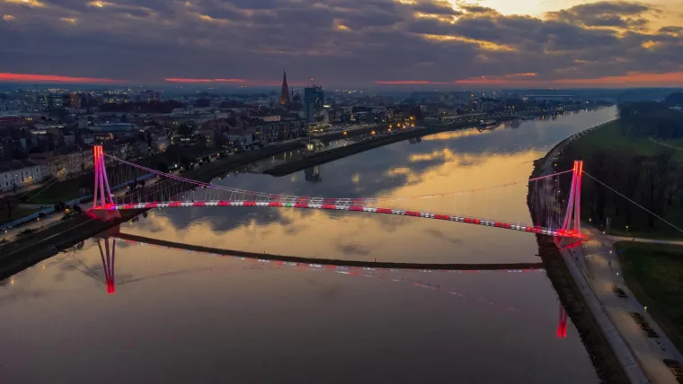 Cijela Hrvatska di&scaron;e za Vatrene, i most u Osijeku zasvijetlio u bojama Lijepe na&scaron;e
