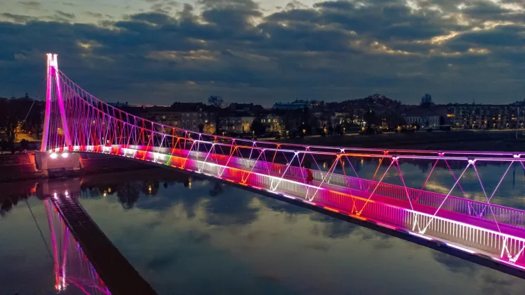 Cijela Hrvatska di&scaron;e za Vatrene, i most u Osijeku zasvijetlio u bojama Lijepe na&scaron;e