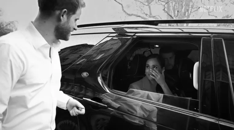 Princ Harry sugerirao je tijekom intervjua da se on i Meghan ne planiraju odreći svog statusa vojvode i vojvotkinje jer, kako je rekao &quot;ne vjerujem da bi to napravilo razliku&quot;. 