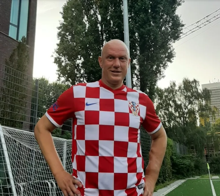 Sjećate li se ovog Vatrenog asa? Nekada je zabijao kao na traci, a sada Hrvatsku bodri s tribina