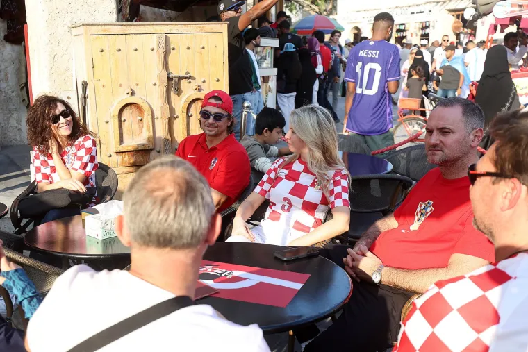 U Dohu stigli i bivši reprezentativci sa svojim suprugama. Kranjčar i Šimunić s nestrpljenjem čekaju početak utakmice