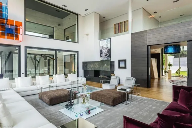 Mogu li biti ljubomorniji?! Srpski tabloid na naslovnici raspalio o Luki: 'Da, ovo je njegova vila od 12 milijuna eura zbog koje se na&scaron;ao na crnoj listi, sve je to pranje novca'