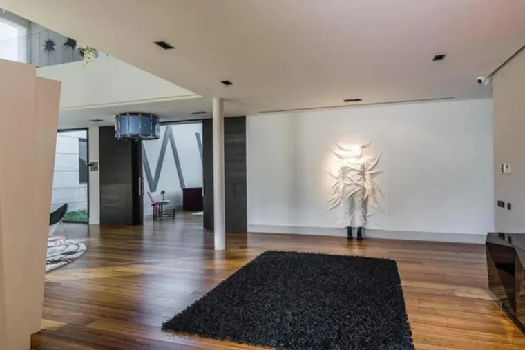 Mogu li biti ljubomorniji?! Srpski tabloid na naslovnici raspalio o Luki: 'Da, ovo je njegova vila od 12 milijuna eura zbog koje se na&scaron;ao na crnoj listi, sve je to pranje novca'