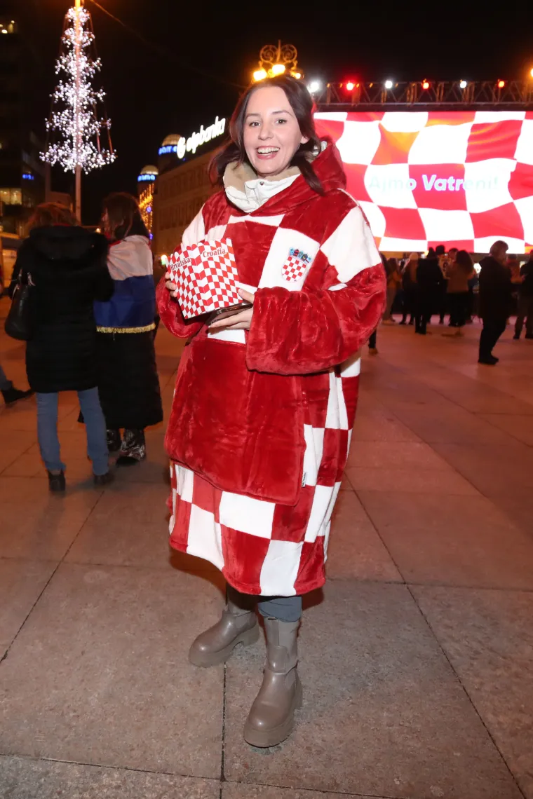 Atmosfera se zagrijava: Navijači na minusu čekaju Vatrene da ih zagriju plasmanom u finale