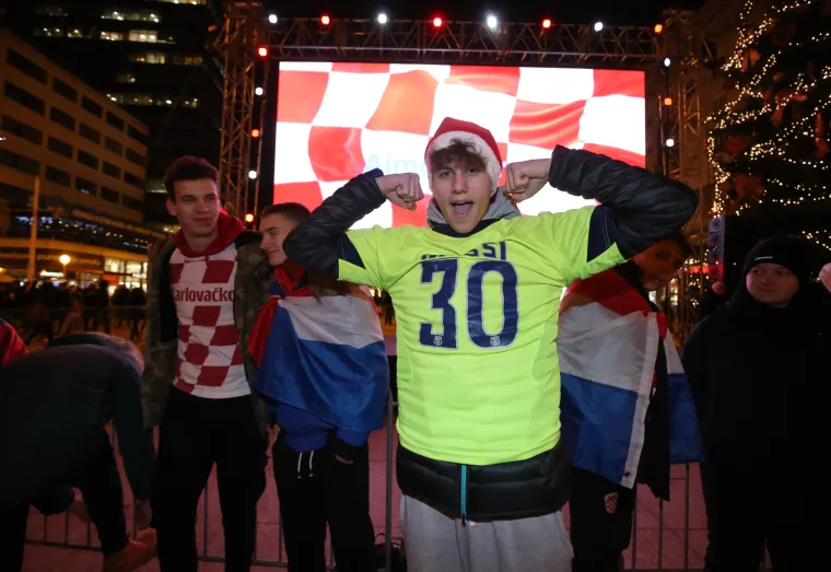 Atmosfera se zagrijava: Navijači na minusu čekaju Vatrene da ih zagriju plasmanom u finale