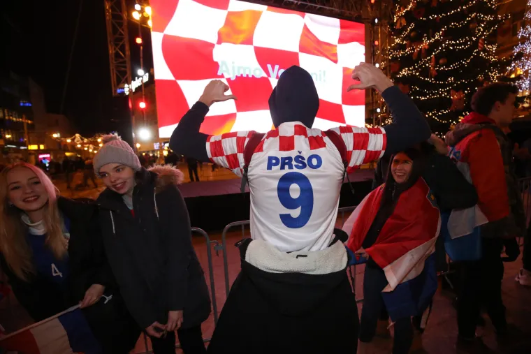 Atmosfera se zagrijava: Navijači na minusu čekaju Vatrene da ih zagriju plasmanom u finale