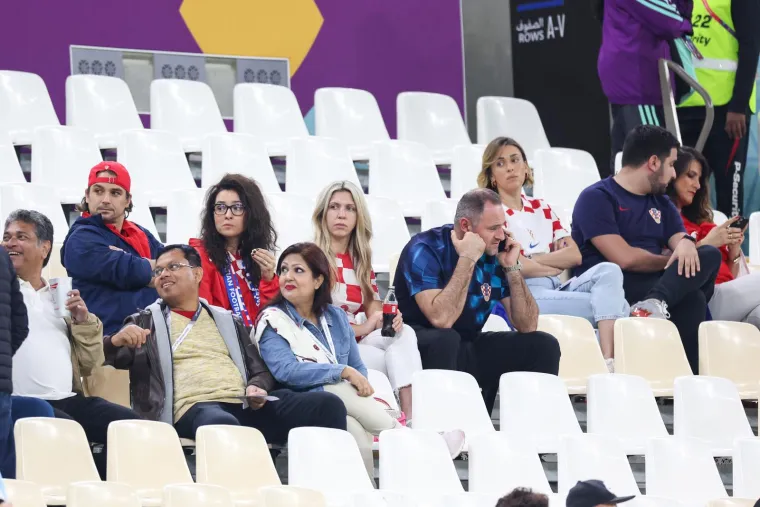 Niko Kranjčar pojavio se na tribinama Lusaila, tamo je u društvu bivšeg suigrača i slavne glumice