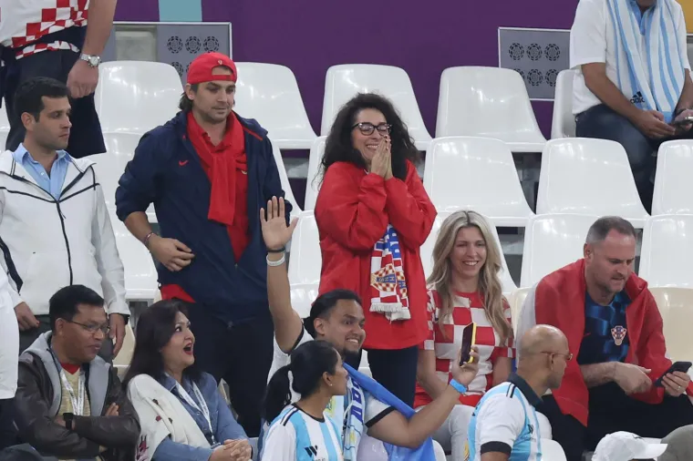 Obitelji i prijatelji Vatrenih na tribinama: Evo tko se sve na&scaron;ao na tribinama Lusaila