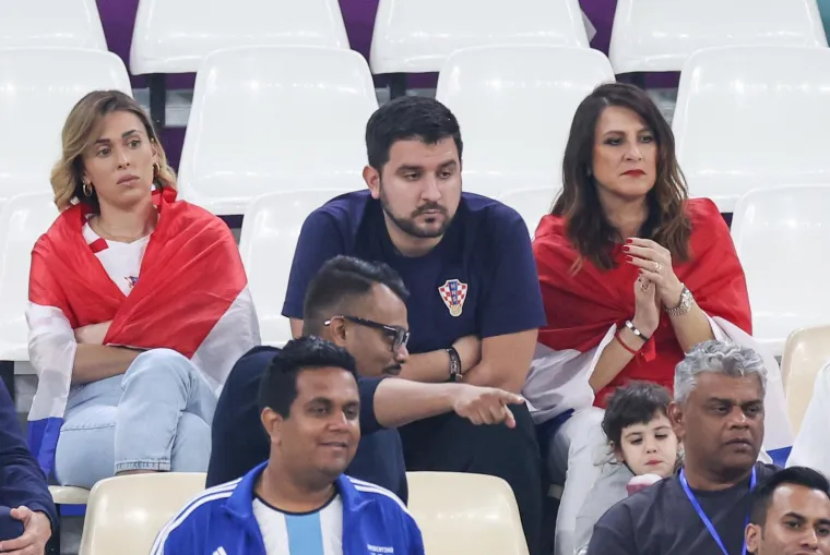 E pa njih rijetko kad imamo priliku vidjeti: Supruga i sin izbornika Dalića pojavili se na tribinama