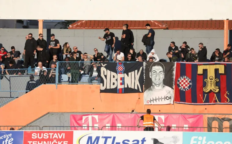 E pa njih rijetko kad imamo priliku vidjeti: Supruga i sin izbornika Dalića pojavili se na tribinama