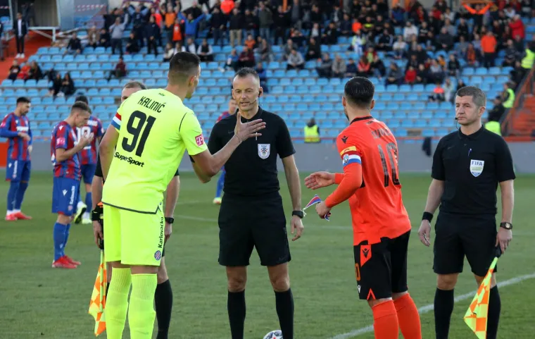 E pa njih rijetko kad imamo priliku vidjeti: Supruga i sin izbornika Dalića pojavili se na tribinama