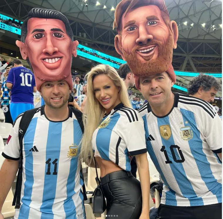 Obećala je trčati gola ako Argentina pobijedi, a sad je objavila fotke zanosnih oblina dok je navijala za Messija