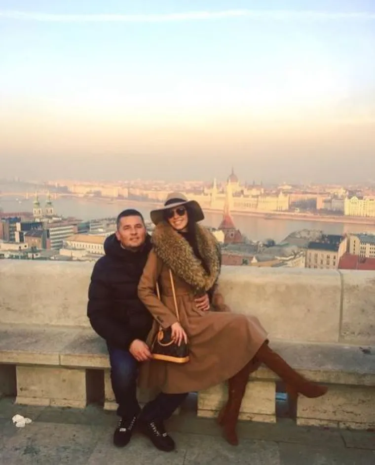 Tko je tajanstveni poduzetnik kojeg ljubi Ivana Knoll? Antu vje&scaron;to krije od javnosti, ali stare fotke su nam puno su toga otkrile