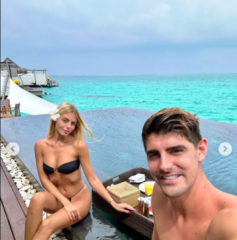 Vruća Izraelka u uskom bikinju pomaže belgijskom golmanu sa oporavkom nakon poraza od Hrvatske