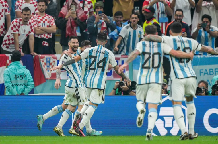 U finalu Svjetskog prvenstva će se susresti dva suigrača i velike zvijezde: Messi će igrati protiv Mbappea za vječnu slavu