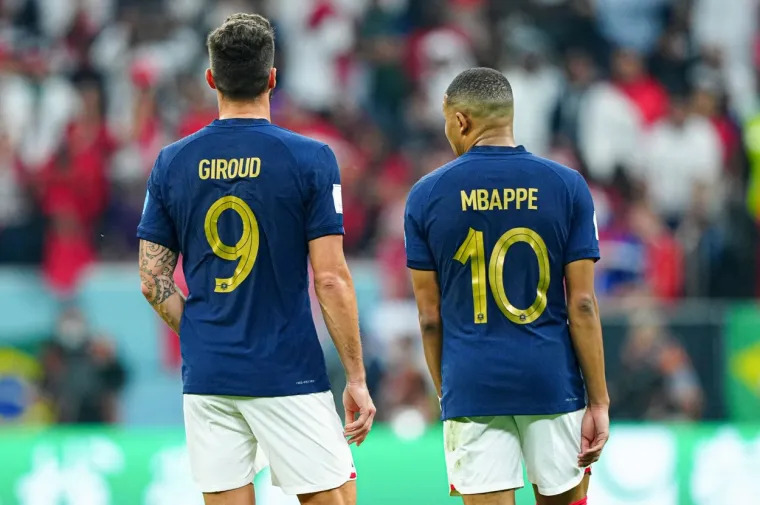 U finalu Svjetskog prvenstva će se susresti dva suigrača i velike zvijezde: Messi će igrati protiv Mbappea za vječnu slavu