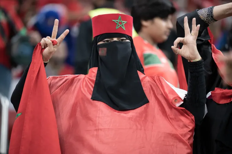 Nepoznata brineta plijenila pažnju sinoć na SP-u: Svi se pitaju tko je ona