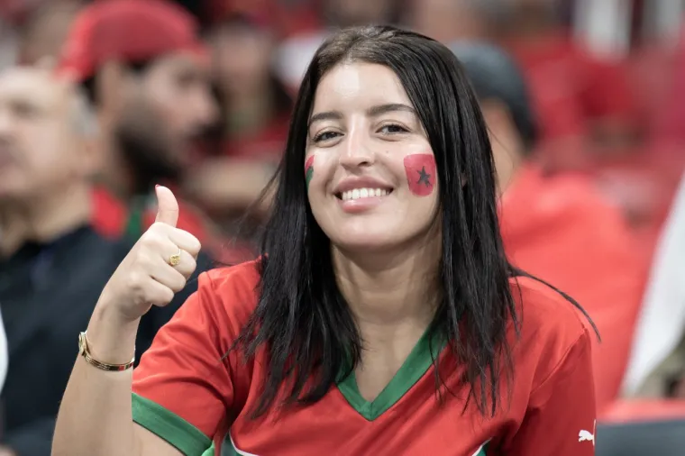 Nepoznata brineta plijenila pažnju sinoć na SP-u: Svi se pitaju tko je ona