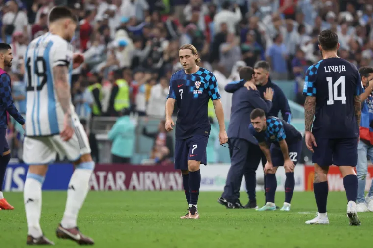 Čemu pak sad to?! Srpski tabloid žestoko po svetinji na&scaron;e reprezentacije: 'Jedan je hrvatski reprezentativac pokazao veličinu i stisnuo kontru Modriću'