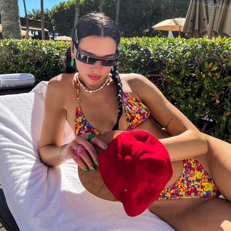 Zanosna Dua Lipa ove nas je godine pošteno počastila bikini izdanjima: Najbolje od kosovske bombe skupili smo na jednom mjestu