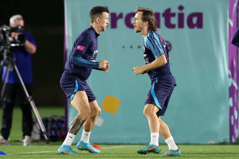 Veznjak Intera i branič Celtica radili su odvojeno od ostatka momčad po posebnom planu, dok je ostatak reprezentacije normalno trenirao. Trenirao je i Jo&scaron;ko Gvardiol koji je propustio jučera&scaron;nji trening.