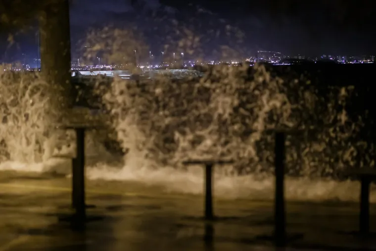 Pogledajte što je olujno jugo učinilo od Kaštela, plimni val potopio je dobar dio mjesta