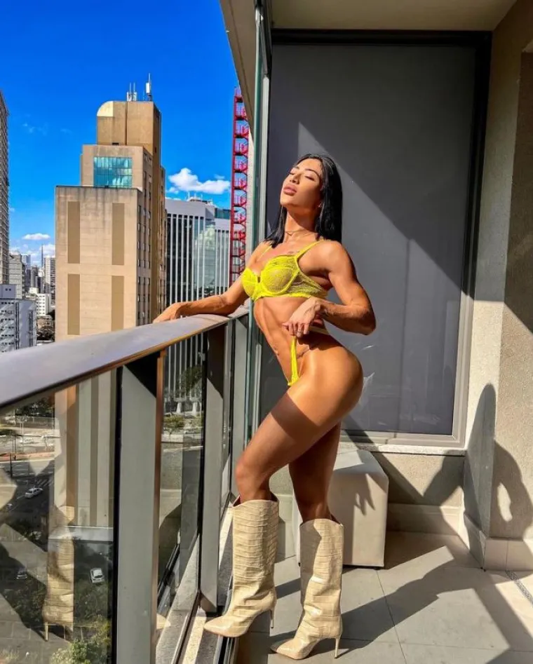 OnlyFans zvijezda izbačena s nudističke plaže zbog lascivnog snimanja s mužem: 'Policajci su me prepoznali po...'