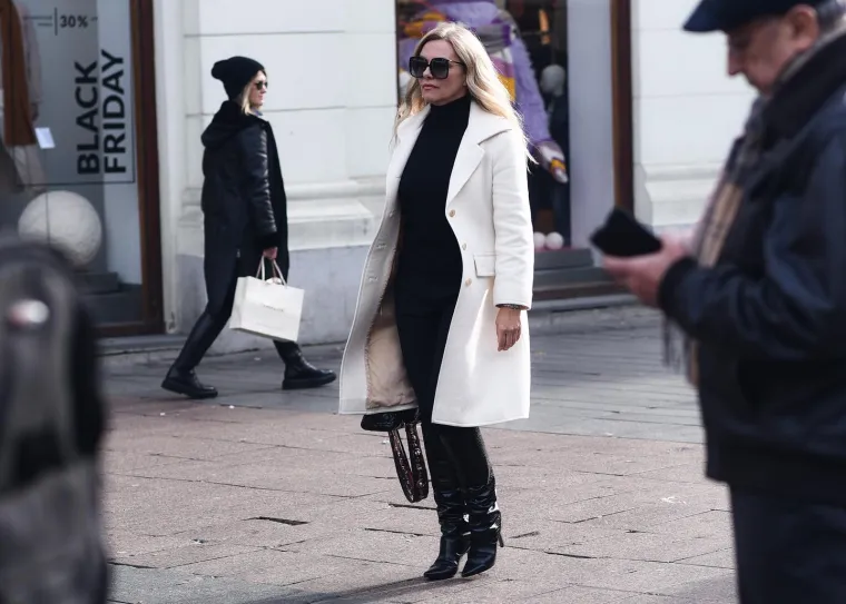 "Pjevanje o zločinačkoj tvorevini Herceg-Bosni u kojoj se provodilo etničko či&scaron;ćenje i otvarali koncentracijski logori za Bo&scaron;njake je POGRE&Scaron;NO i nema nikakve veze s domoljubljem! Veliki sam domoljub, volim Hrvatsku, ali protiv sam svakog ekstremizma i svojatanja teritorija tuđe zemlje", započela je Vlatka na Instagramu.