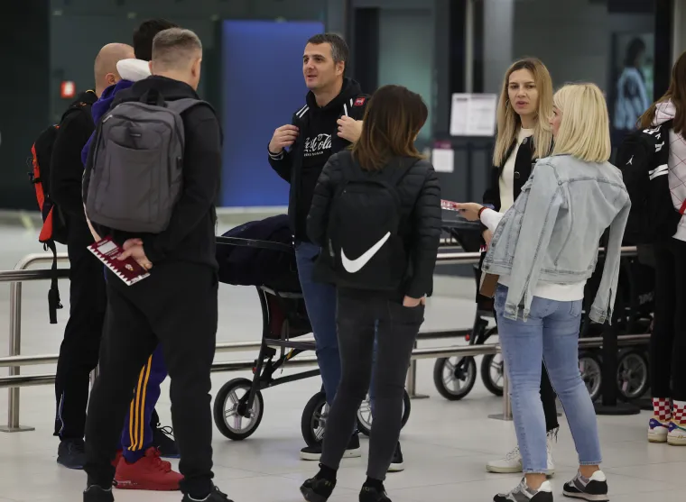 FOTO Pripreme u tijeku: Hrvatski navijači sinoć krenuli u Katar