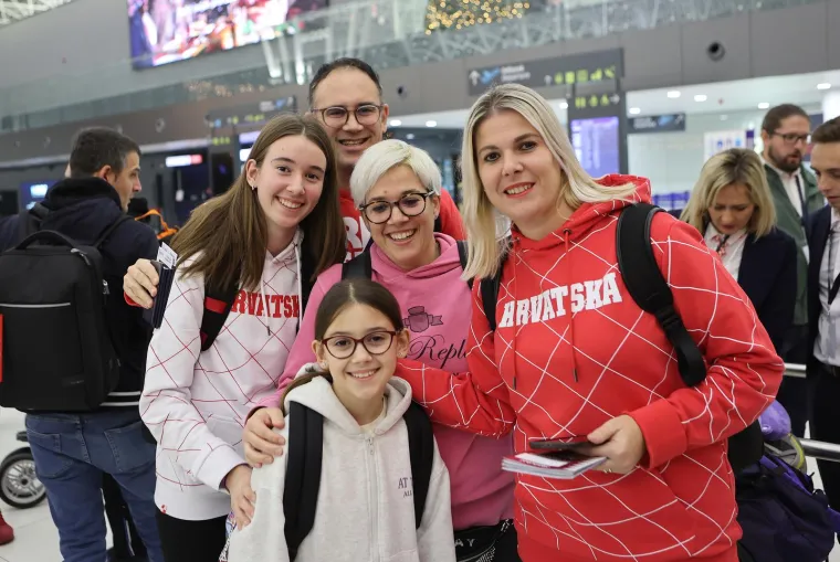 FOTO Pripreme u tijeku: Hrvatski navijači sinoć krenuli u Katar