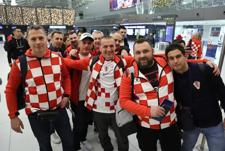 FOTO Pripreme u tijeku: Hrvatski navijači sinoć krenuli u Katar