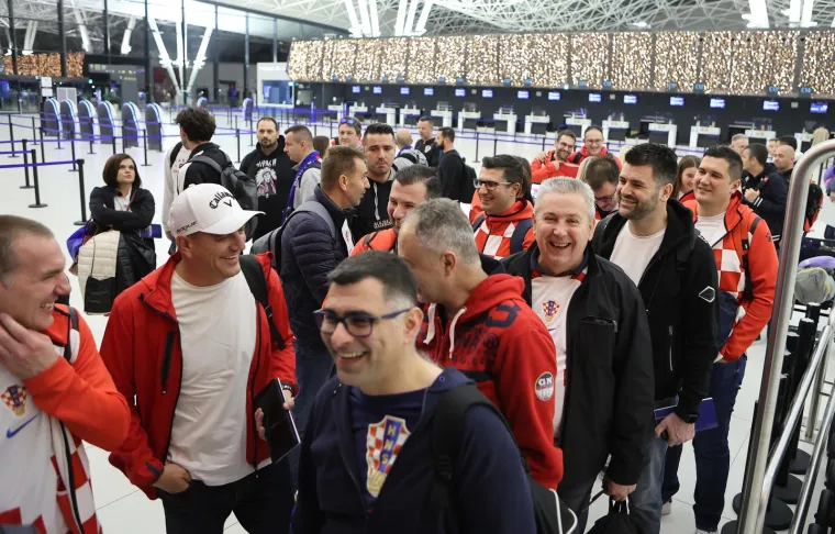 FOTO Pripreme u tijeku: Hrvatski navijači sinoć krenuli u Katar