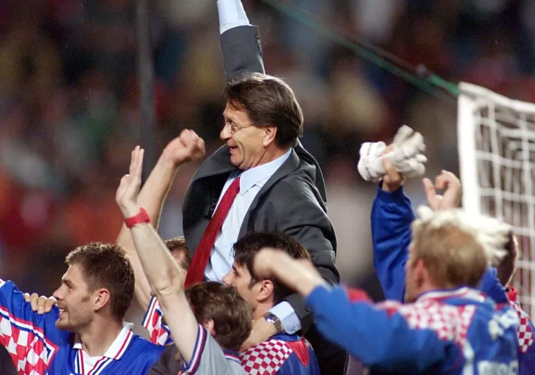 Ovako su brončani Vatreni slavili prije 24 godine, svi pamte 1998. i legendarnog Šukera. Nadamo se da ćemo i danas gledati ovakve scene