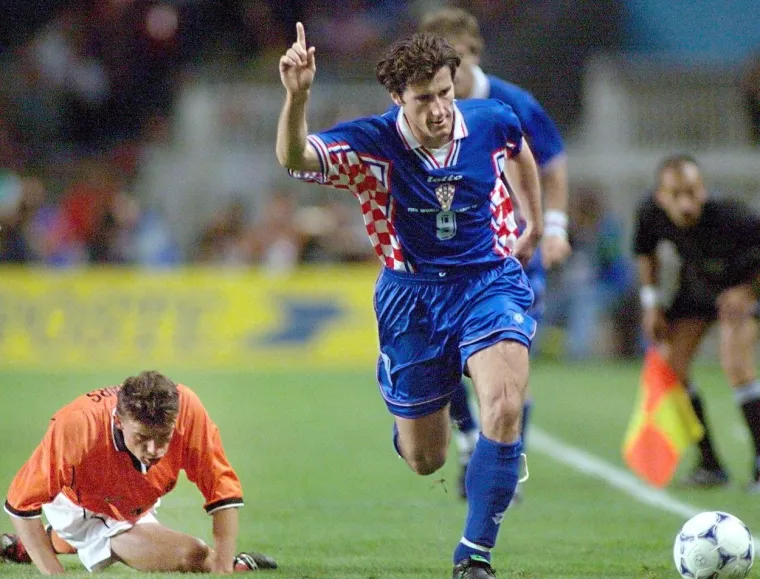 Ovako su brončani Vatreni slavili prije 24 godine, svi pamte 1998. i legendarnog &Scaron;ukera. Nadamo se da ćemo i danas gledati ovakve scene