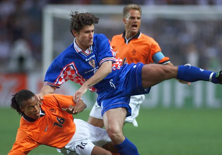 Ovako su brončani Vatreni slavili prije 24 godine, svi pamte 1998. i legendarnog &Scaron;ukera. Nadamo se da ćemo i danas gledati ovakve scene