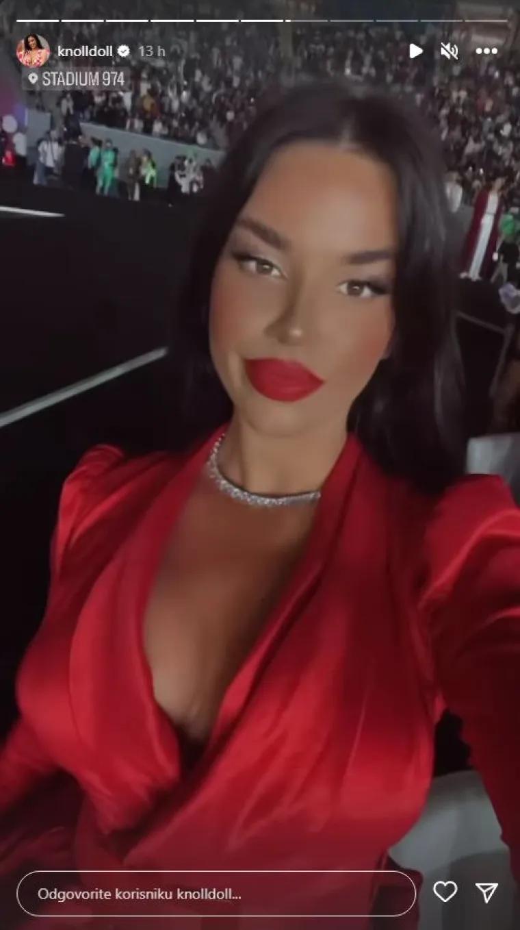 Ivana Knoll sinoć se ipak malo 'pokrila', ali je i dalje jednako zamamna: Prisustvovala je 'prestižnom eventu u Kataru'