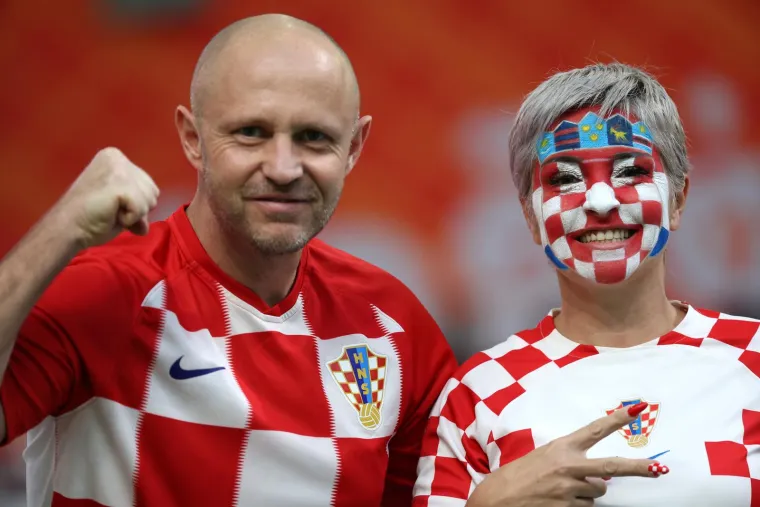 Navijači pune stadion Khalifu: Radost i osmjesi na licima prevladavaju, svi žele tu broncu