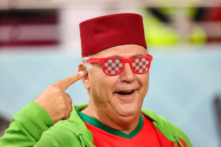 Navijači pune stadion Khalifu: Radost i osmjesi na licima prevladavaju, svi žele tu broncu