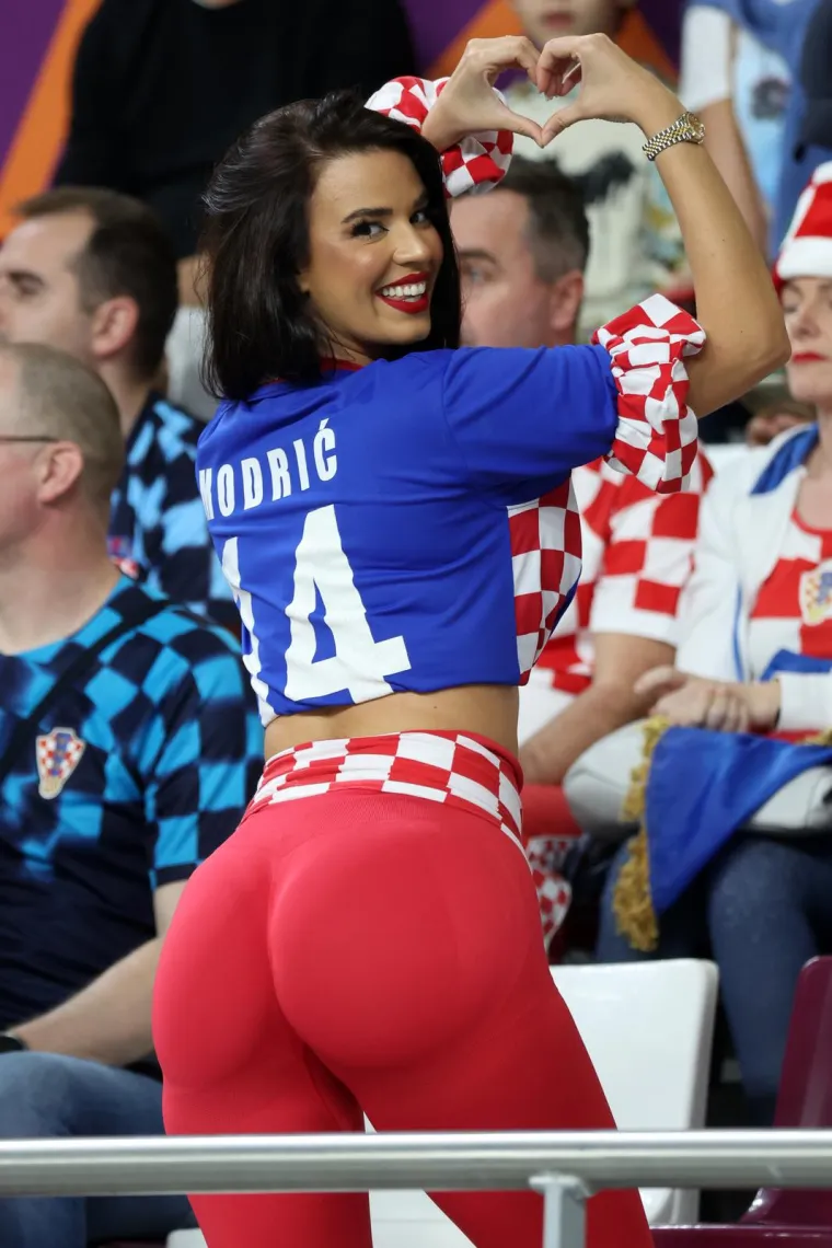 Navijači pune stadion Khalifu: Radost i osmjesi na licima prevladavaju, svi žele tu broncu