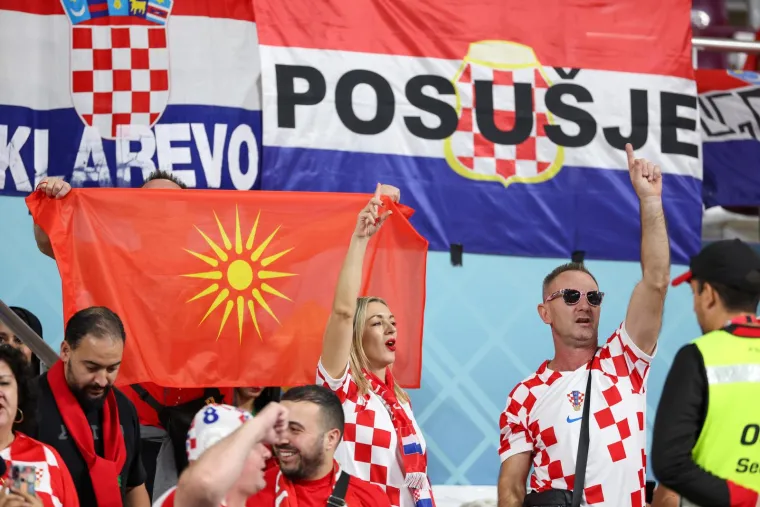 Navijači pune stadion Khalifu: Radost i osmjesi na licima prevladavaju, svi žele tu broncu