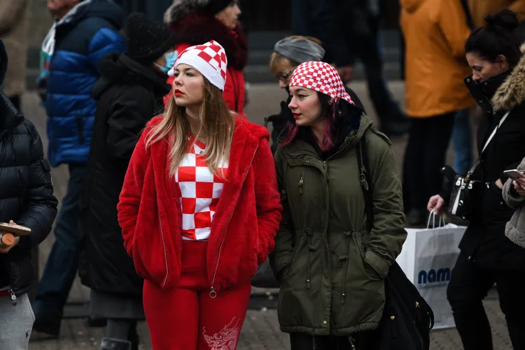 Rijeka, Osijek, Zagreb, Makarska. Hrvati unatoč hladnoći zajedno gledaju utakmicu