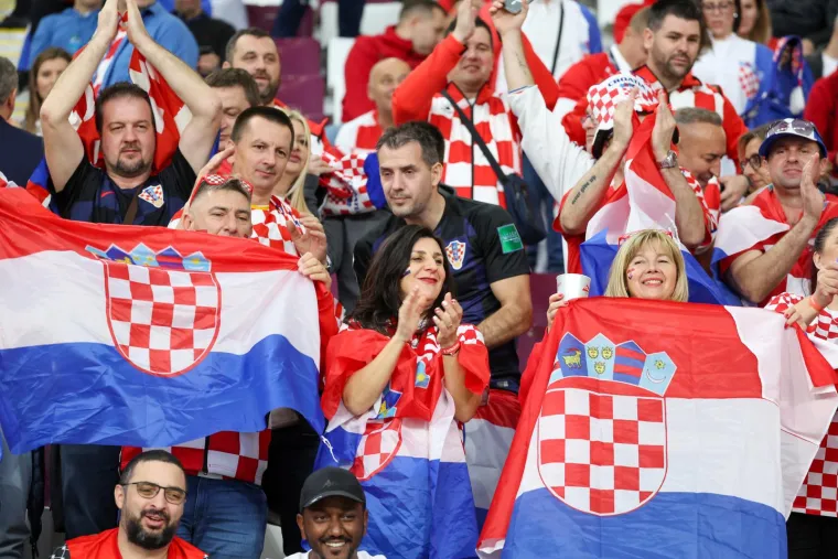 Face osvanule na tribini: Tu je prekrasna supruga na&scaron;eg reprezentativca, Dalićev sin, ali i poznato lice s televizije