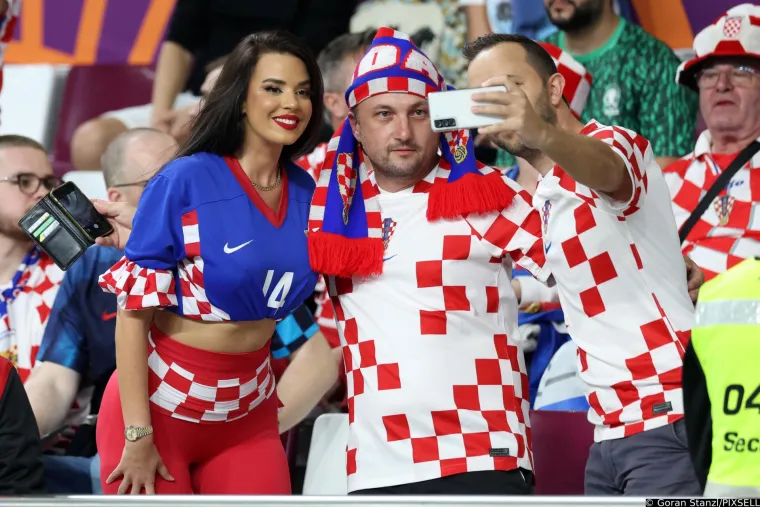 Ivana Knoll osvanula na tribinama u dosad neviđenom izdanju, ali imala je jaku konkurenciju: Kramarićeva supruga je prekrasna potpora