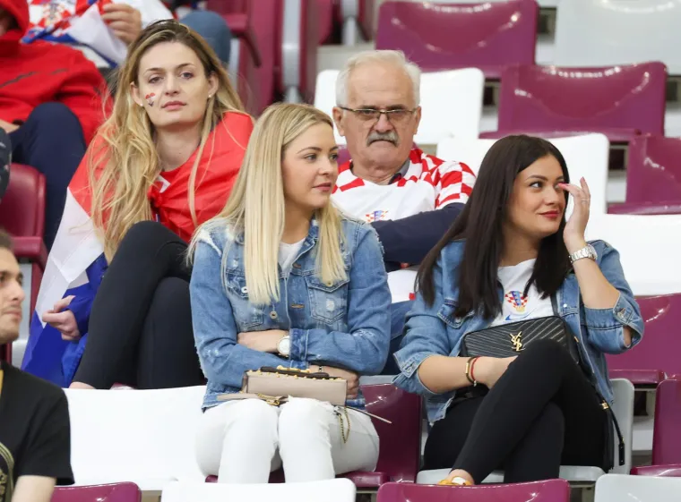 Ivana Knoll osvanula na tribinama u dosad neviđenom izdanju, ali imala je jaku konkurenciju: Kramarićeva supruga je prekrasna potpora