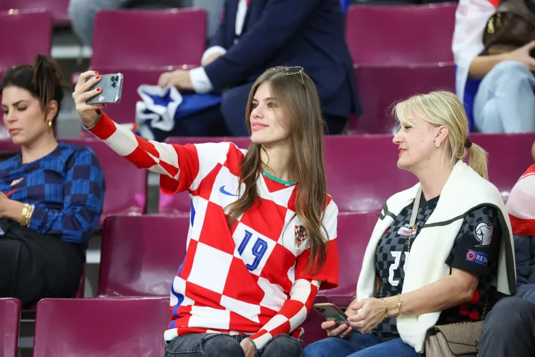 Brojni poznati i slavni do&scaron;li pružiti podr&scaron;ku Vatrenima: Kolinda ukrala svu pažnju